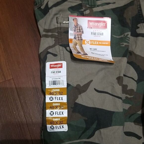 Men's Wrangler Flex Cargo Pants Relaxed Fit w/ Tech Pocket 40 waist/32 Length - Picture 3 of 5